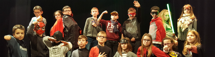 Photo de classe CME Ecole St-Pierre de Teillé (44). Projet MILLE ET UN VISAGES avec le Sonographe.